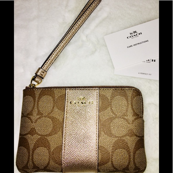 Coach Handbags - •NWOT• COACH Signature Apache Leather Wristlet
